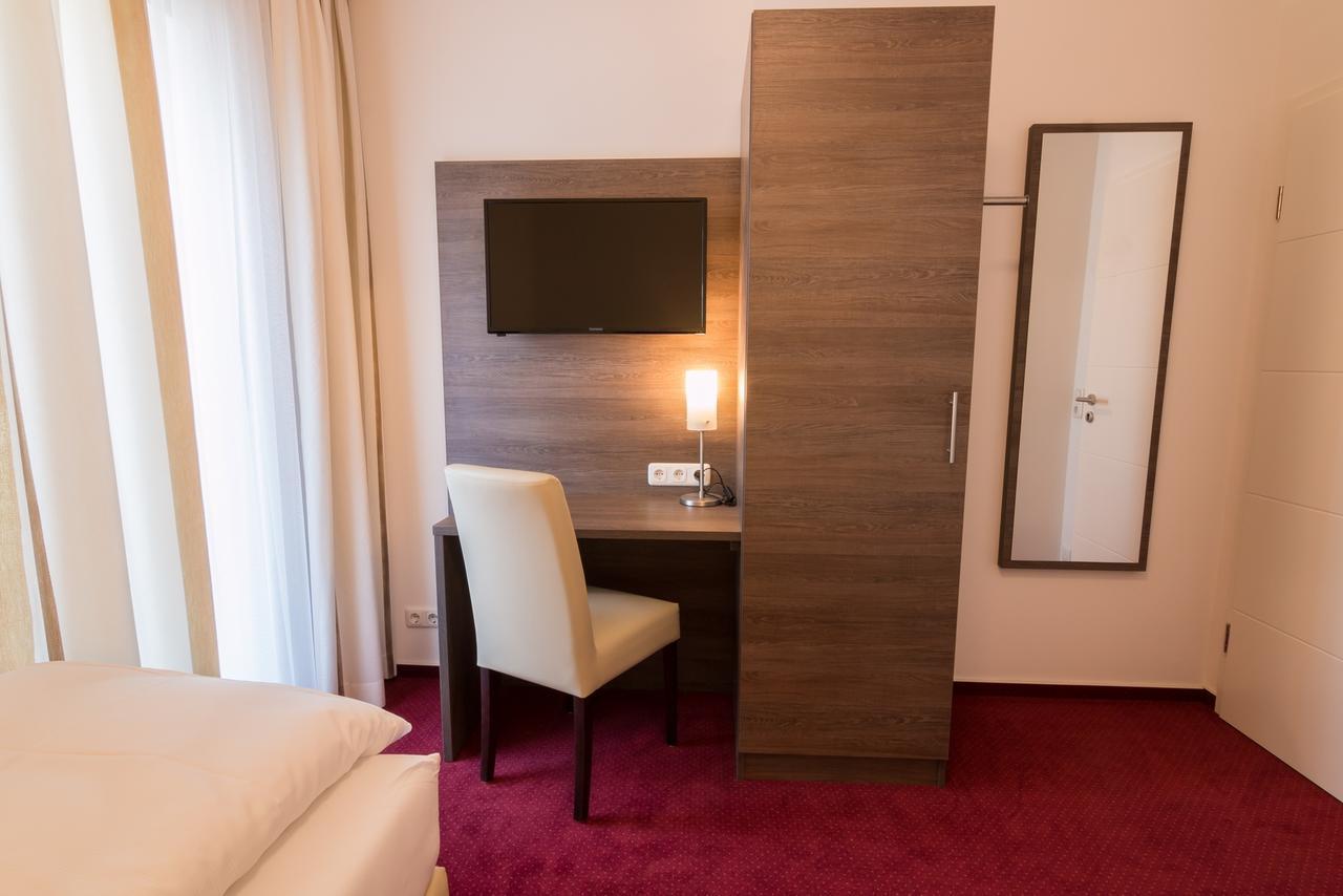 Hotel Restaurant Jaegerhof Kerpen  Exteriör bild
